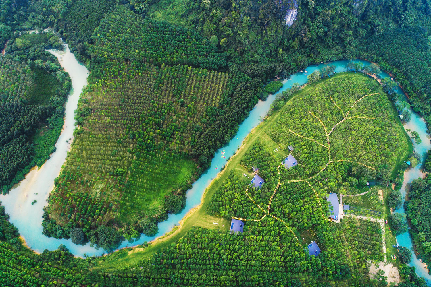 Phát triển Eco-Tourism cùng Khu Du Lịch Diamond Camp – Với Hệ Thống Lắp Điện Mặt Trời Độc Lập 22kWP-Lưu Trữ 60kWh